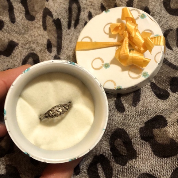 REAL SILVER stamped ring, faceted catches light NEW - Picture 1 of 7